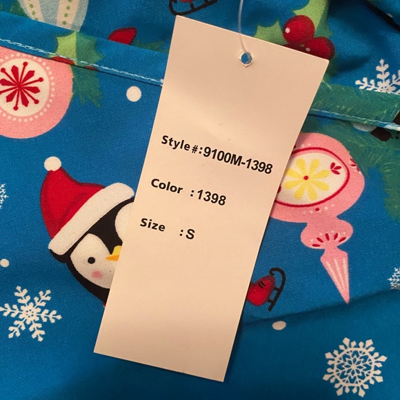 Women's Penguin Ornaments Sweaters Gabby Brooke Scrub Top Small NWT 9100M-1398 - Picture 4 of 5